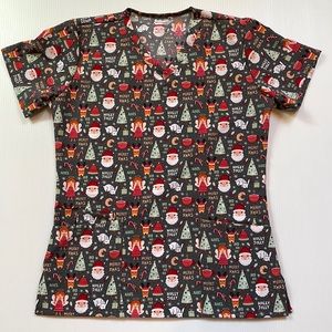 Scrub aid v-neck Christmas scrub top.  Santa, reindeer, trees & cocoa. Size M